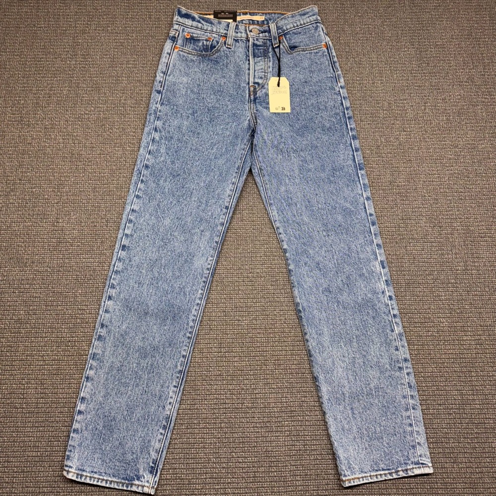 Levis Wedgie Straight Jeans Light Wash Acid 23x28 High Rise 349640198 NEW